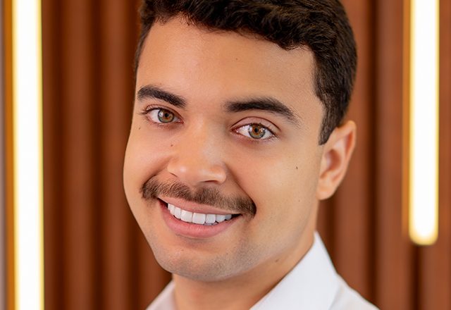 Dr. Gustavo Alves - cirurgião dentista.